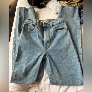 Abercrombie & Fitch 90's Straight Ultra High
Rise Denim Jeans - Size 23